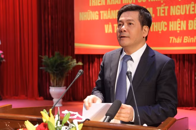 Đồng chí Nguyễn Hồng Diên, Chủ tịch UBND tỉnh phát biểu tại Hội nghị.