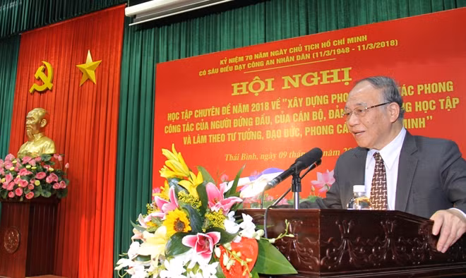 GS.TS Hoàng Chí Bảo phát biểu tại Hội nghị.