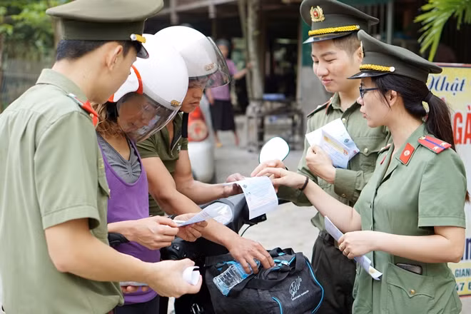 Các du khách tới Hà Giang ai cũng cảm thấy ấn tượng, ấm lòng trước những việc làm đầy tính nhân văn của tuổi trẻ Công an tỉnh.