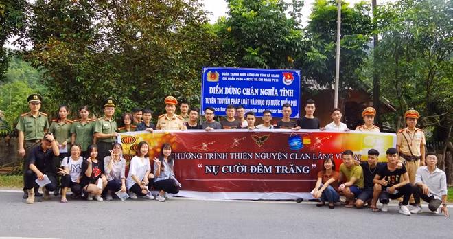 Đoàn Thanh niên Công an tỉnh Hà Giang triển khai thực hiện thí điểm Mô hình “Điểm dừng chân nghĩa tình”.
