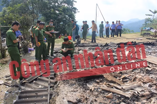 Lực lượng Công an tỉnh phối hợp với các đơn vị chức năng tiến hành khám nghiệm hiện trường.