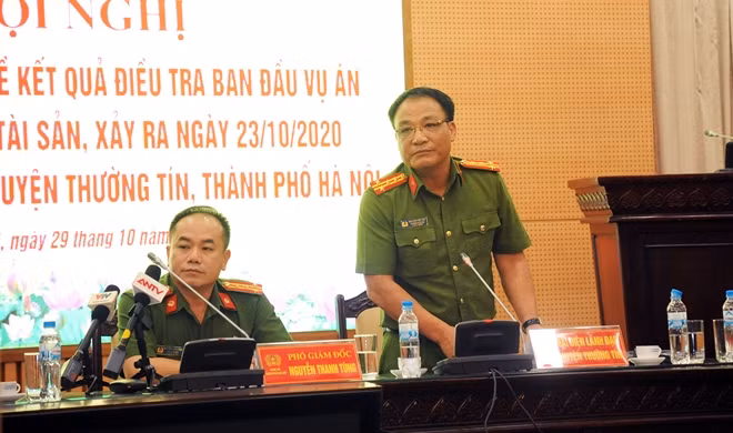 Lãnh đạo Công an TP và lãnh đạo các đơn vị nghiệp vụ chia sẻ với báo chí về vụ án.