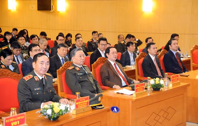 Bộ trưởng Tô Lâm; Bộ trưởng Huỳnh Thành Đạt và các đại biểu tham dự hội nghị.