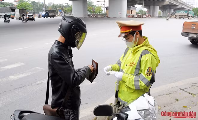 Các trường hợp nghi vấn đều bị "hỏi thăm", nhắc nhở nêu cao tinh thần trách nhiệm của cá nhân trong công tác phòng chống dịch COVID-19, hạn chế đi lại các tỉnh nếu không thật sự cần thiết.