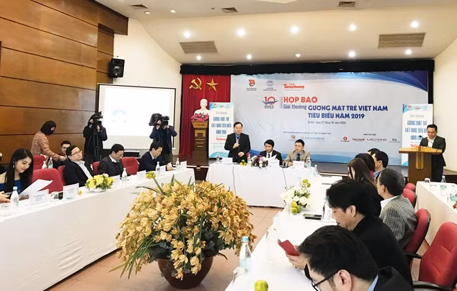 Các đại biểu tham dự buổi họp báo.