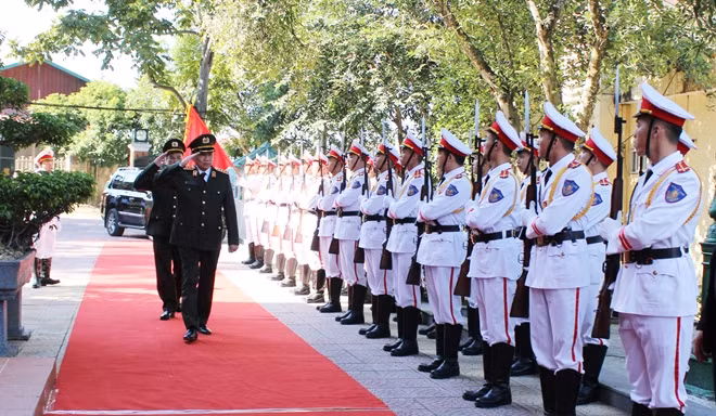 Bộ trưởng Tô Lâm và Đoàn công tác của Bộ Công an đã đến thăm, làm việc tại Công an tỉnh Cao Bằng.