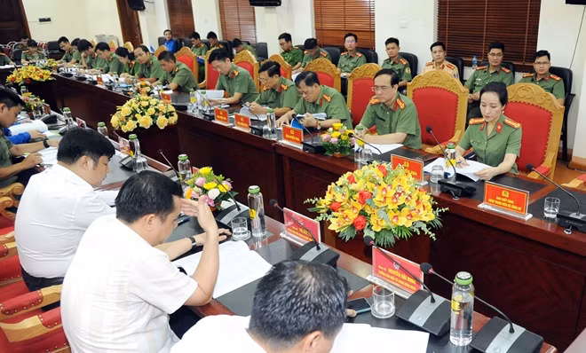Các đại biểu đã được nghe những chia sẻ quý báu từ thực tiễn công tác của các đồng chí lãnh đạo, các chuyên gia, các đồng chí báo cáo viên, cán bộ Đoàn trong và ngoài lực lượng.