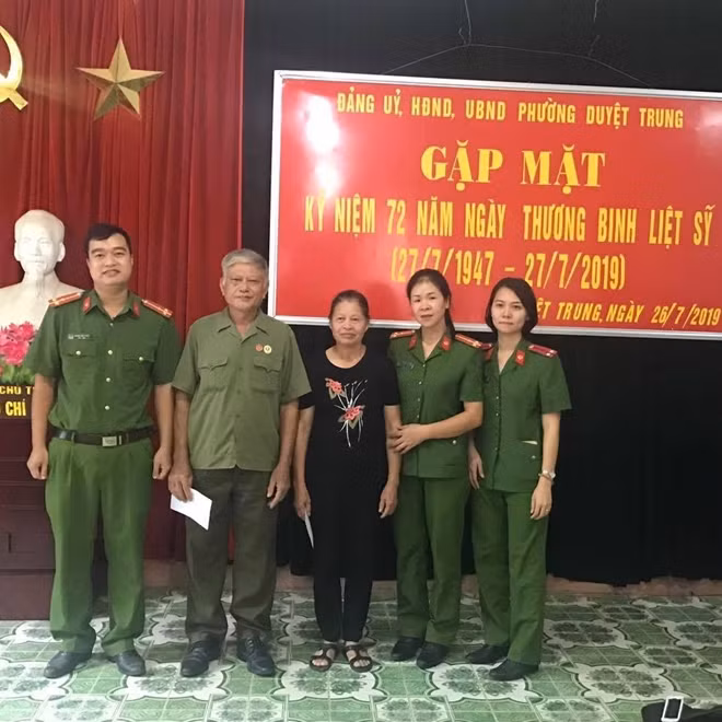 Tuổi trẻ các Cụm thi đua, Hội phụ nữ Công an tỉnh Cao Bằng tới thăm hỏi, tri ân, động viên gia đình chính sách trên địa bàn.