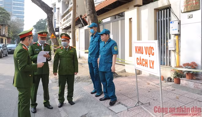 Hiện lãnh đạo Công an TP Hà Nội đã cấp phát cho Công an phường 20 giường tầng, ô bạt di động, các trang thiết bị y tế, đảm bảo an toàn cách ly cho cán bộ chiến sỹ trong quá trình làm nhiệm vụ.