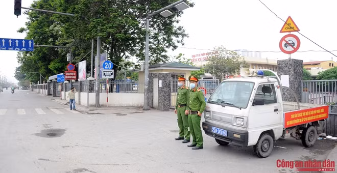 Công việc nhiều nhưng các CBCS đều hiểu sự quan trọng của các cá nhân như mình nơi "tuyến đầu", phải là chỗ dựa vững chắc cho đồng bào cả nước trong công cuộc phòng chống dịch bệnh…