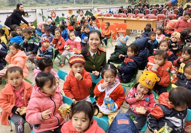 Được biết, hoạt động sẻ chia yêu thương tới đồng bào vùng cao được hai đơn vị tổ chức thường xuyên hằng năm.
