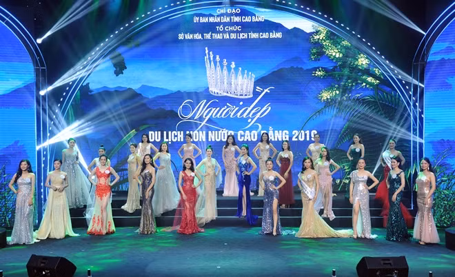 25 người đẹp tranh tài trong Đêm thi chung kết.