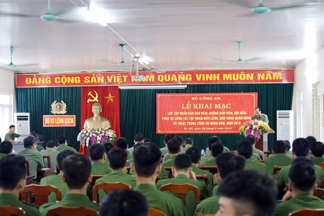 Việc tăng cường và nâng cao hiệu quả công tác điều lệnh, quân sự, võ thuật trong CAND góp phần xây dựng lực lượng Công an chính quy, tinh nhuệ, hiện đại