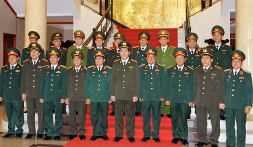 Bộ trưởng Trần Đại Quang cùng đoàn công tác của Bộ Công an và lãnh đạo Quân khu 7. Ảnh: Đức Thắng.