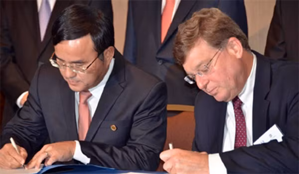Tập đoàn Điện lực Việt Nam và Công ty Điện lực General Electric ký Bản ghi nhớ hợp tác các lĩnh vực phát triển nguồn nhân lực, quản lý doanh nghiệp, vận hành nhà máy và tối ưu hóa dịch vụ, cải thiện ổn định lưới điện đầu tư và phát triển điện gió tại Việt Nam.