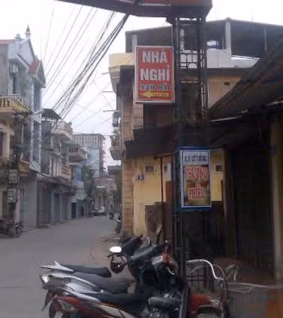 Lối vào nhà nghỉ Nam Hải – nơi vợ chồng Yên ép anh Khánh viết giấy vay nợ 100 triệu đồng