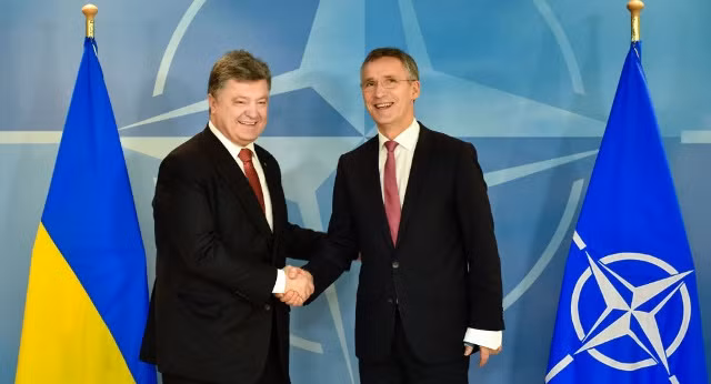 Tổng thống Ukraina Poroshenko và Tổng thư Ký NATO Stoltenberg