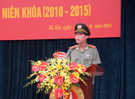 Thứ trưởng Trần Việt Tân giao nhiệm vụ cho Học viện CSND và các tân sỹ quan cảnh sát.