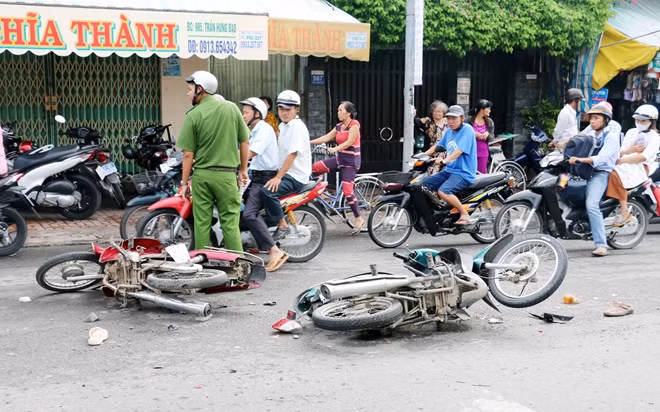 Lực lượng chức năng nhanh chóng có mặt tại hiện trường.