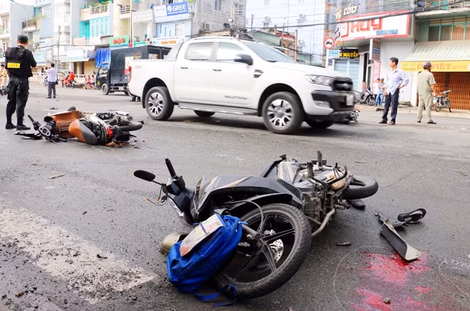 Ít nhất 10 người bị thương sau vụ tai nạn.