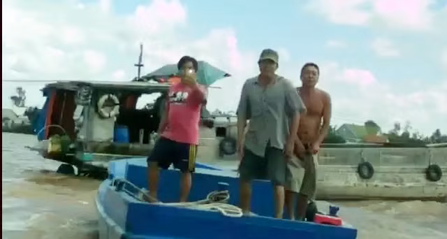Hình ảnh cắt từ video do ông Thắng cung cấp về nhóm người của Công ty Thái Bình đang uy hiếp ông.