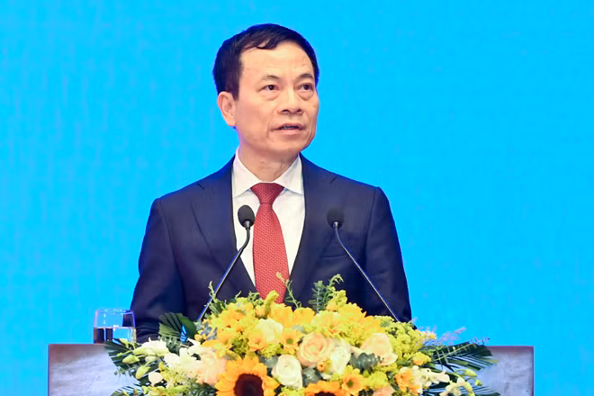 Bộ trưởng Bộ Thông tin và Truyền thông Nguyễn Mạnh Hùng. Bộ trưởng Bộ Thông tin và Truyền thông Nguyễn Mạnh Hùng.