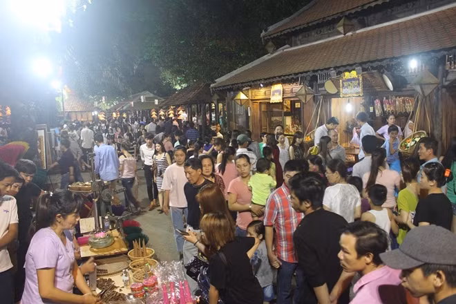 Huế tấp nập khách năm 2017