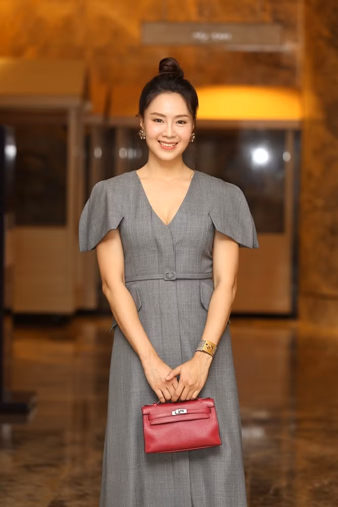 Diễn viên xinh đẹp Hồng Diễm