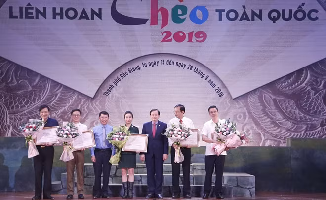 Ban tổ chức và các đơn vị có vở diễn đạt Huy chương vàng Liên hoan Chèo toàn quốc 2019