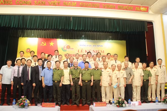 Thứ trưởng Bùi Văn Nam và Thứ trưởng Nguyễn Văn Sơn và các đại biểu dự Lễ kỷ niệm.