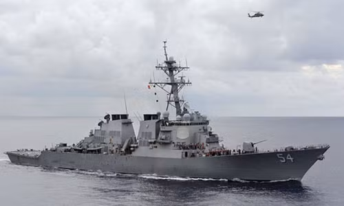 Tàu USS Curtis Wilbur của Mỹ đang tuần tra ở Biển Đông. Ảnh: Reuters.