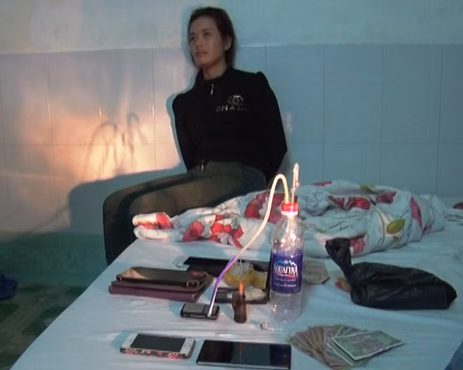 Ngân cùng tang vật bị bắt giữ.