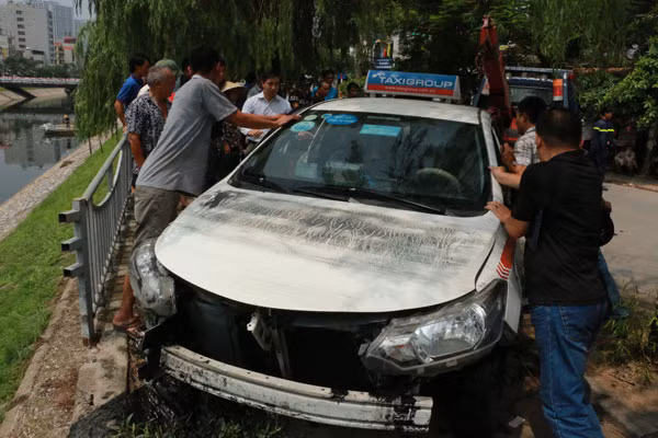 Chiếc xe bị hư hỏng nặng.