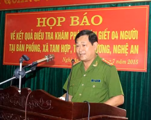 Đại tá Nguyễn Hữu Cầu, Giám đốc Công an tỉnh Nghệ An thông báo kết quả điều tra vụ “thảm án” bản Phồng khiến 4 người chết tại Nghệ An.