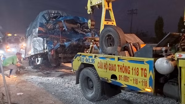 Hiện trường vụ tai nạn khiến 4 người chết và bị thương.