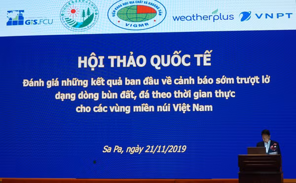 Ông Trần Minh Đức - Phó GĐ VNPT Lào Cai phát biểu tại hội thảo.