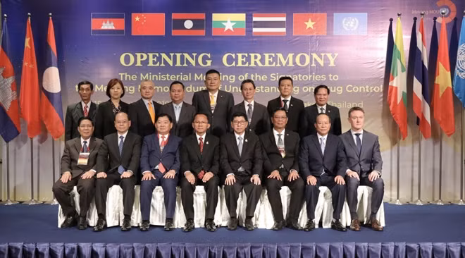 Thứ trưởng Lê Quý Vương cùng các đại biểu dự Hội nghị.