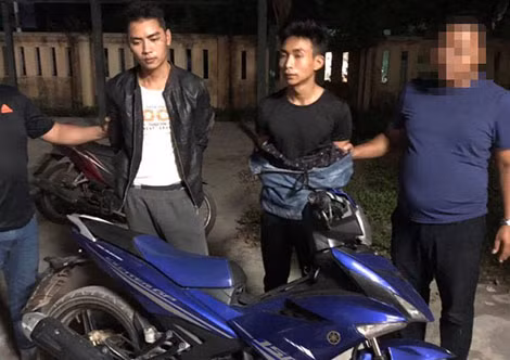 Hai đối tượng Đinh Văn Giáp (24 tuổi) và Đinh Văn Trường (19 tuổi) bị lực lượng phá án bắt giữ tại xã Hạnh Sơn, Văn Chấn, Yên Bái.