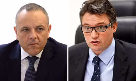Chánh văn phòng Thủ tướng Keith Schembri và Bộ trưởng Du lịch Konrad Mizzi.