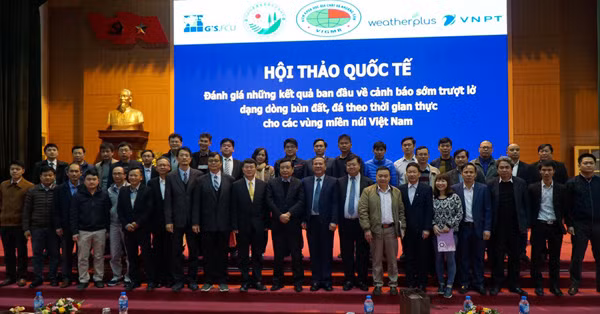 Đại biểu tham dự hội thảo.