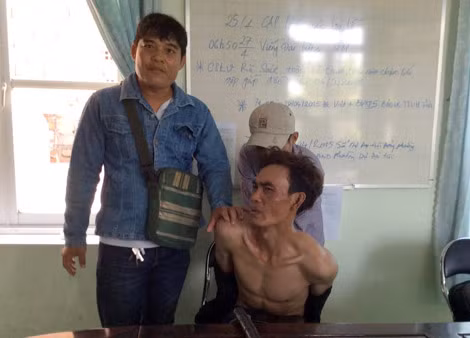 Các đối tượng bị “Hiệp sĩ” bắt giữ cùng tang vật