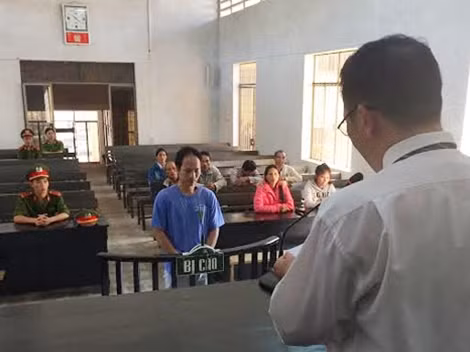 Bị cáo R Căm Sao tại phiên tòa xét xử.