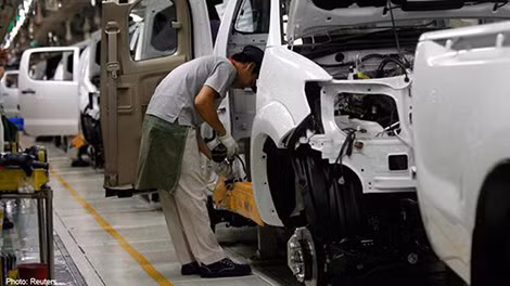 Ôtô trong nước gặp khó vì làn sóng xe nhập khẩu.
