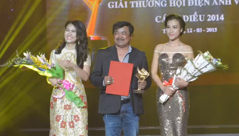 Phim “Cha rơi” đoạt giải Cánh diều vàng hạng mục phim truyền hình. Phim “Cha rơi” đoạt giải Cánh diều vàng hạng mục phim truyền hình.
