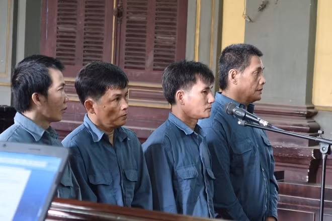 Các bị cáo tại phiên toà phúc thẩm.