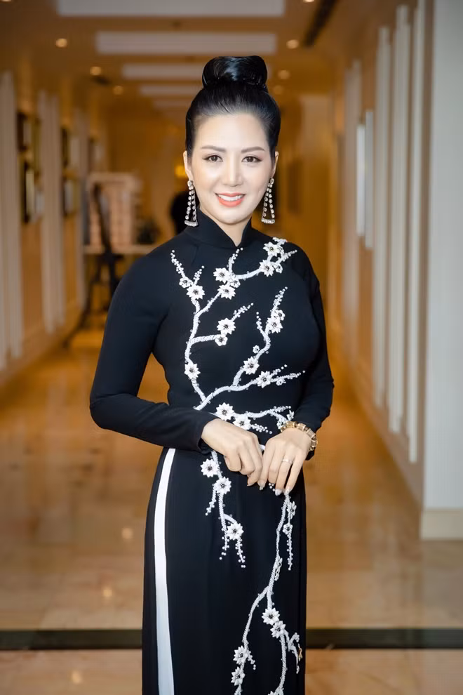 Ca sĩ Đinh Hiền Anh, người đầu tiên có ý tưởng tổ chức "Đi tìm bóng núi"