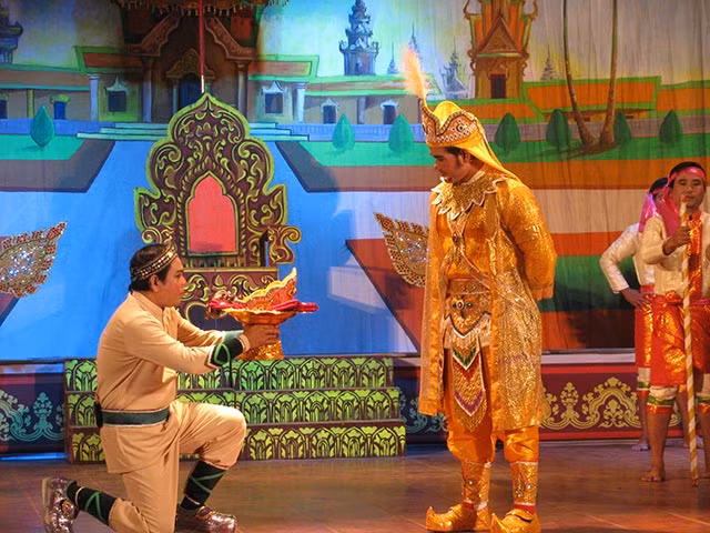 Biểu diễn Dù kê Khmer