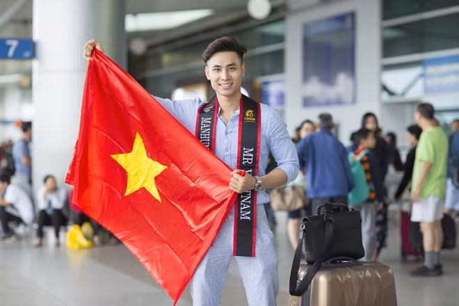 Siêu mẫu Mai Tuấn Anh trước giờ bay