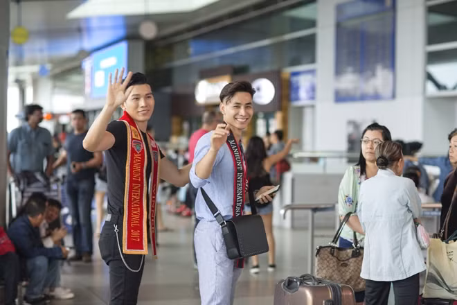 Nam vương Trương Ngọc Tình tháp tùng Mai Tuấn Anh dự thi