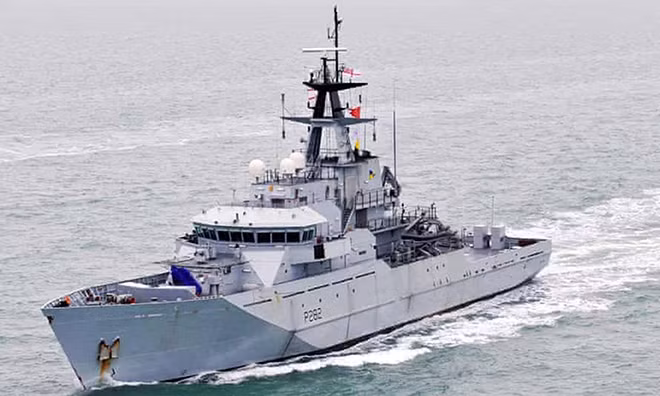 Tàu tuần tra HMS Severn của Anh.